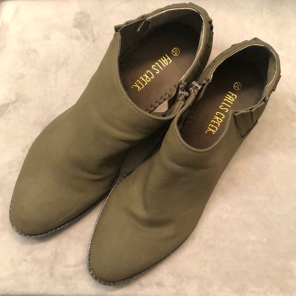 ❤️‍🔥 Olive Green Booties Size 10